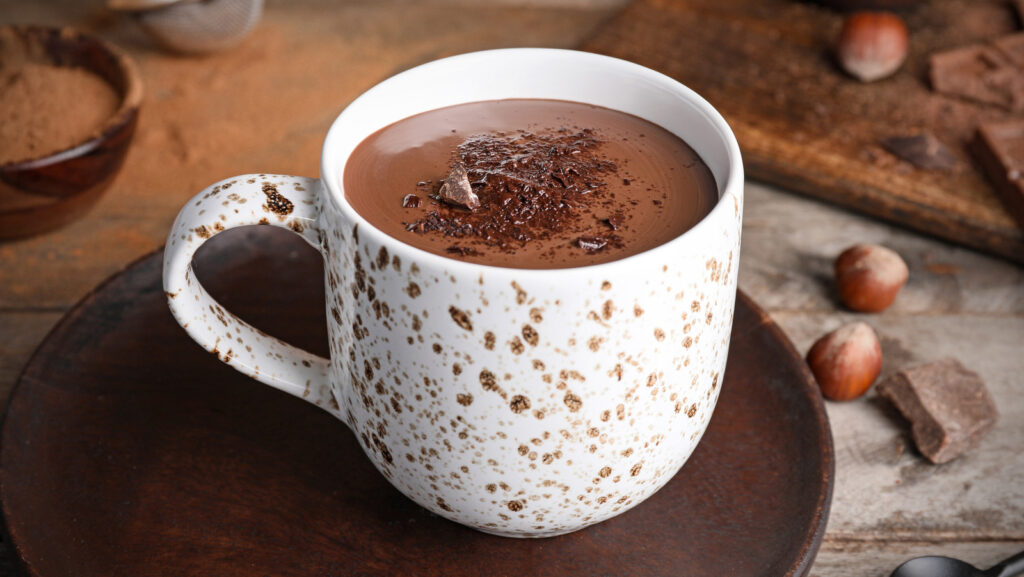 روش‌های تهیه و مصرف پودر هات چاکلت در قهوه‌ساز
