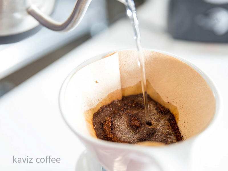 ریختن آب روی قهوه و شکفت قهوه