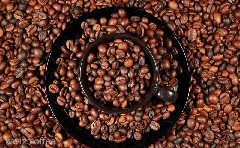 موج های قهوه و دانه های قهوه