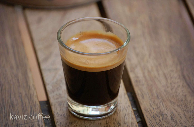 کرما روی قهوه داخل لیوان
