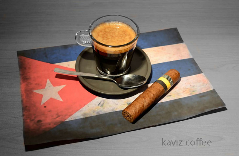 پرچم کوبا و یک فنجان کافه کوبانو