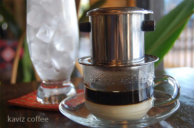 تهیه قهوه با قهوه ساز برای کافه سودا